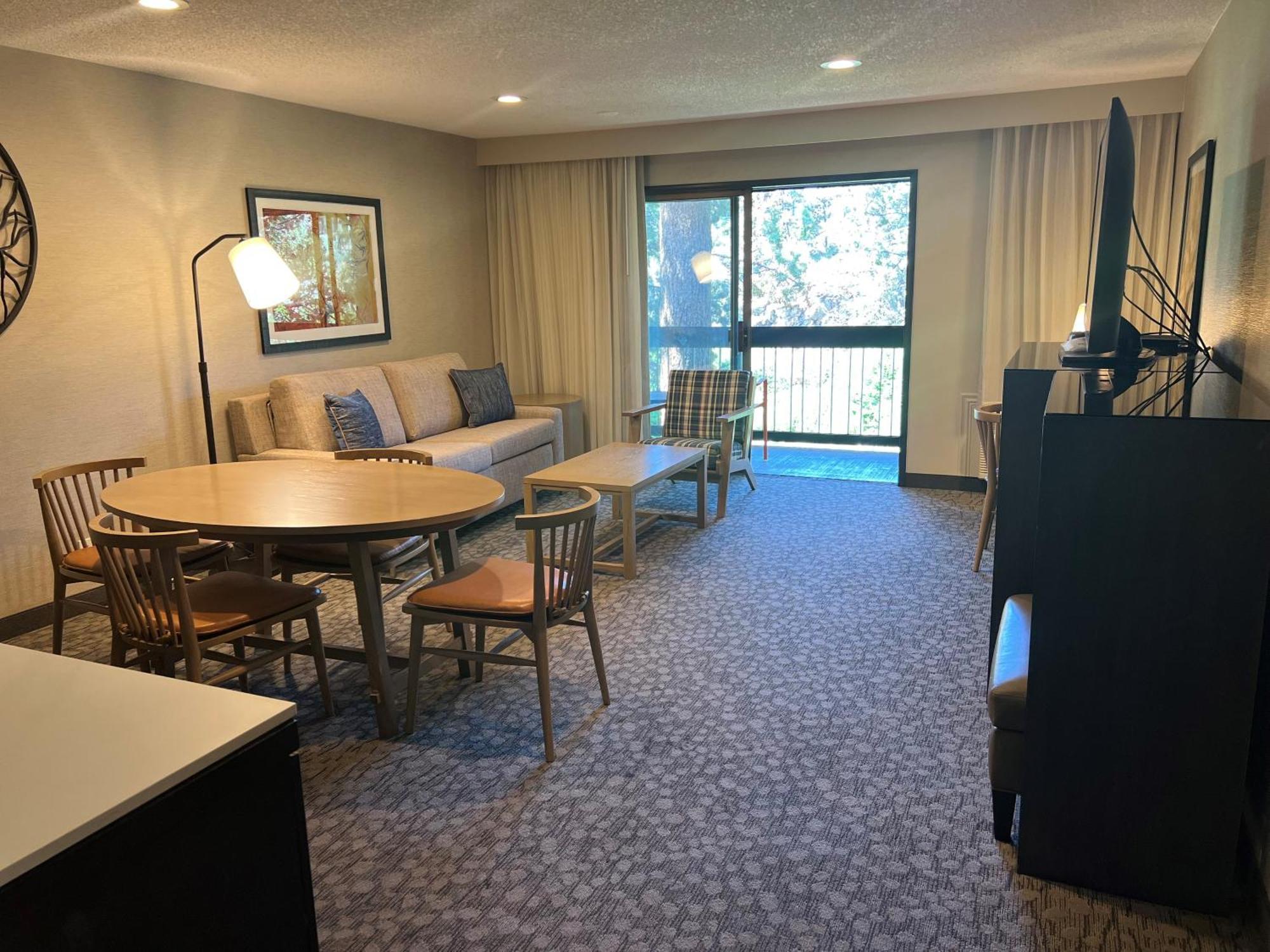 Riverhouse Hotel
