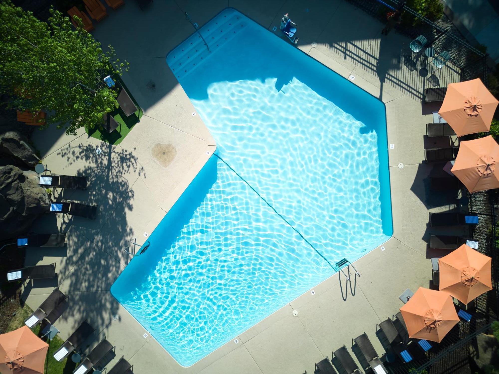 Riverhouse Hotel 3*